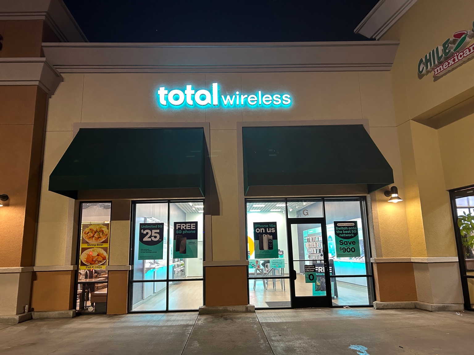 Total Wireless Storefront